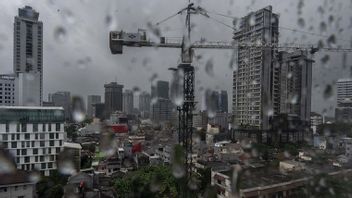 Be Alert, BMKG Forecasts East Jakarta Rain Accompanied By Wind At Night