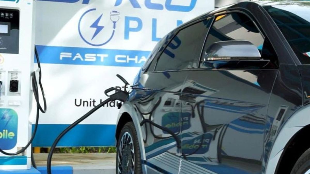 佐科威发布了关于电动汽车进口激励总统令