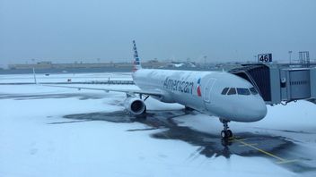 美国东海岸冬季风暴登陆，超过2，700个航班取消