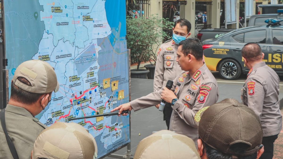 600 Joint Personnel Of The TNI And Tangerang Satpol PP Guard The Border Anticipation Of Students Participating In Fuel Demos In DKI Jakarta