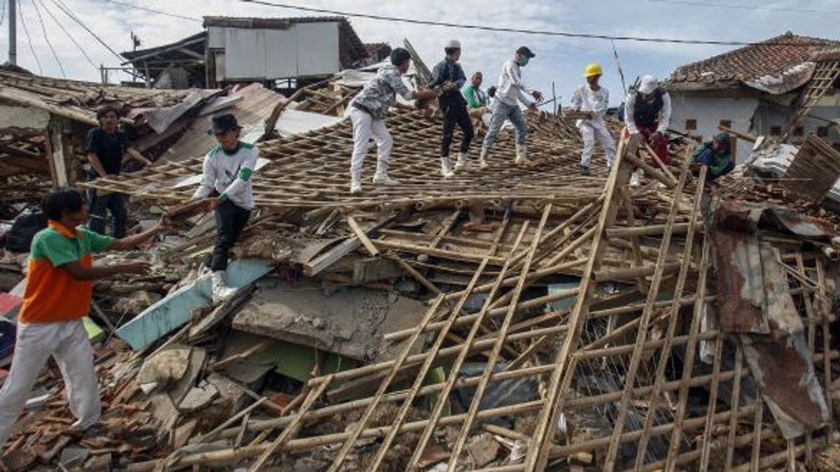 多くの架空のデータ、摂政政府はCianjur地震の影響を受けた5万戸の家屋を再検証します