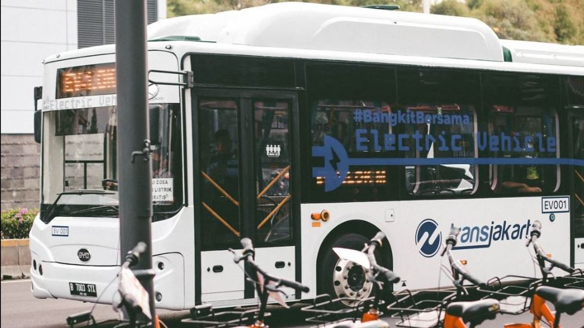 Tanda Tangani MOU, Transjakarta Bakal Sediakan Angkutan untuk Penumpang Kereta Cepat Jakarta-Bandung di Stasiun Halim