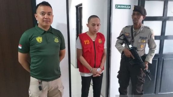 With A Prisoner Vest, The Son Of The Chairman Of The Ambon DPRD Suspected Of Persecuting The Victim To Death Was Handed Over To The Prosecutor