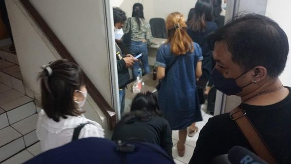 Panti Pijat di Kawasan Kiaracondong Disegel, 10 Terapis dan 8 Pengunjung Diangkut ke Polrestabes Bandung