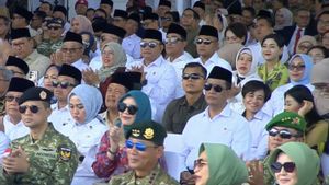 Disambut Senyum, Prabowo Puji Kesetiaan Istri Prajurit di Perayaan HUT TNI