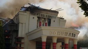 Gubernur Gorontalo Sesalkan Pembakaran Kantor Bupati Pohuwato