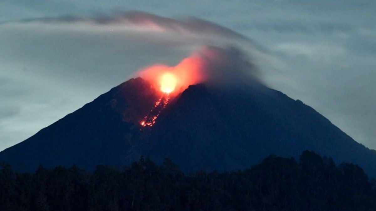 塞梅鲁火山喷发：34人死亡，22人宣布失踪