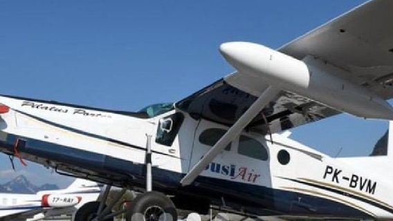 Susi Pudjiastutiがティミカで飛行機が行方不明になったという朗報を配信:パイロットと乗客は生き残った!
