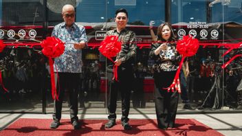 グランドミトラはインドネシアの近代建築材料スーパーマーケットPIK 2に出席しています