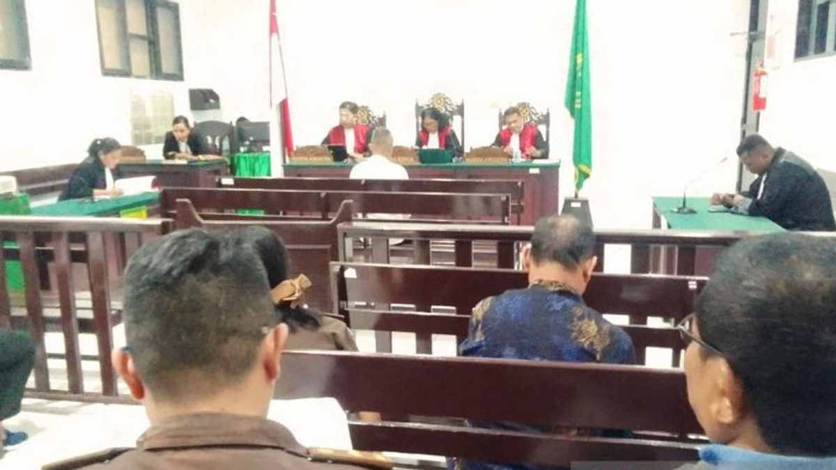 Le procureur accuse sept ans de prison pour des trafiquants de méthamphétamine à Ambon, ce qui soulève le dos de la famille