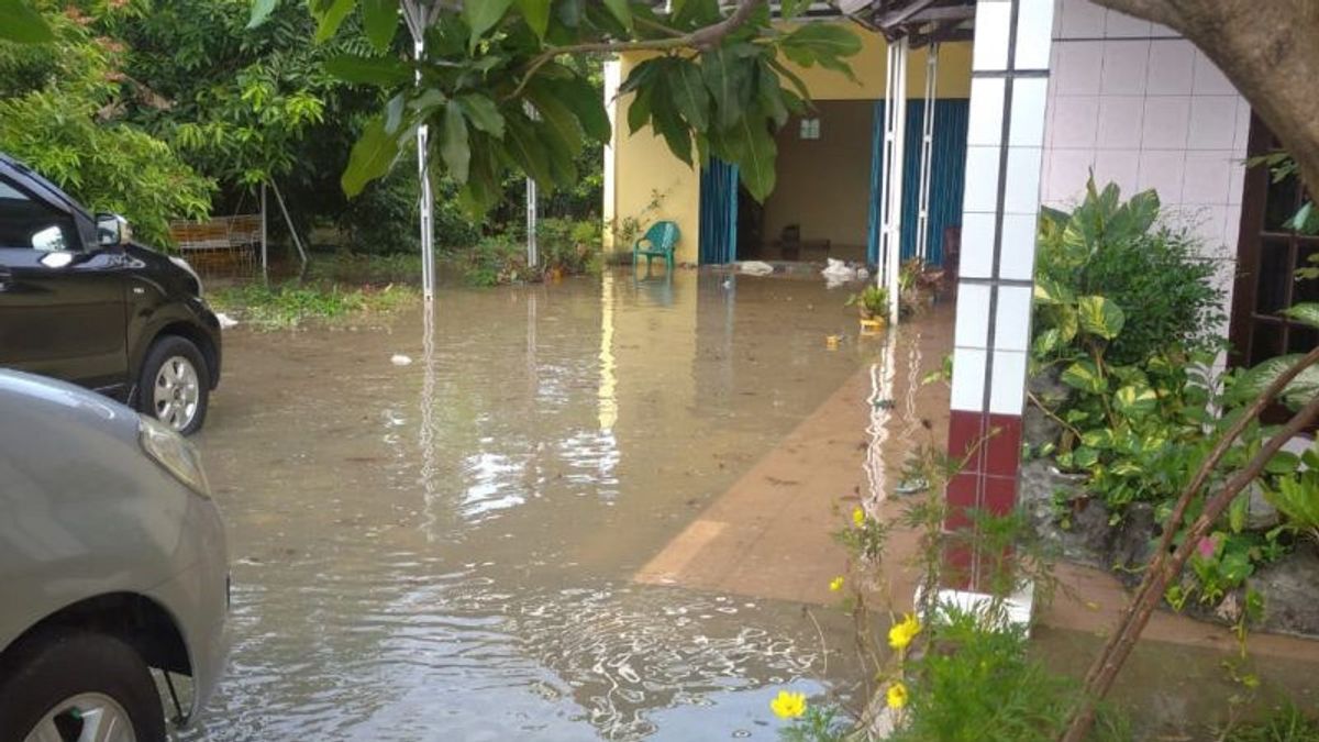 奥根河在奥库， 南苏门答腊溢出， 淹没了 632 所房屋， 居民仍然生存在疏散地点