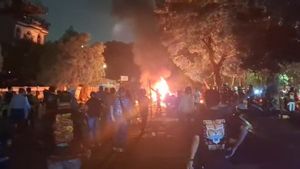 Balas Dendam Temannya Tewas, Kelompok Debt Collector Bakar Lapak PKL Depan TMP Kalibata