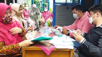 Hundreds Of Cakung Residents Raid For Mobile Population Administration