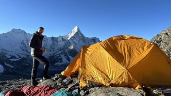 Pendaki Ini Catat Rekor Terbanyak Mencapai Puncak Everest Selain Orang Nepal