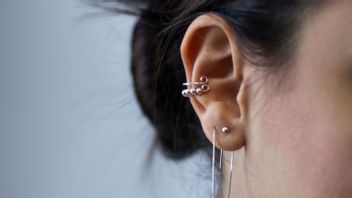 Itchy Ear Piercing When Wearing Earrings, Recognize The Cause And How To Overcome It