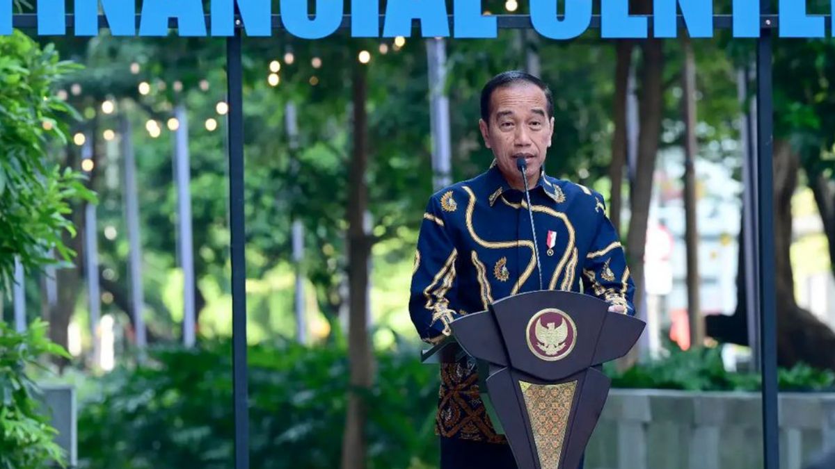 Jokowi Dorong Bachelière en Économie en Hilirisation de la Charbon et du café