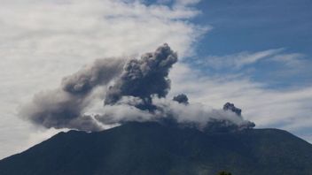 Gunung Marapi Sumbar Erupsi, Semburkan Abu Vulkanik setinggi 1.000 Meter