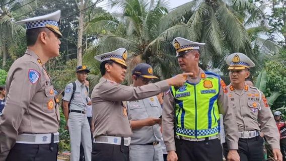 Truk Hantam Angkutan hingga 11 Orang Tewas, Penyebab Kecelakaan Masih Diselidiki