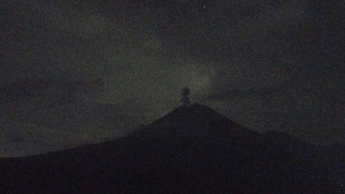 Mount Semeru Erupts With A Volcanic Material Height Of 800 Meters