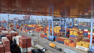 Surplus Neraca Perdagangan Indonesia September 2025 Diperkirakan Menyusut