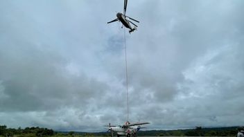 Pesawat SAM Air yang Ditembaki KKB di Nduga Papua Dievakuasi dengan Helikopter Kamov