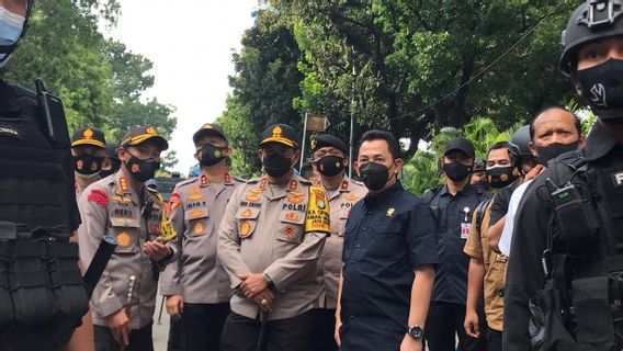 Kapolda Metro Jaya Irjen Nana Datangi Massa Aksi di Patung Kuda