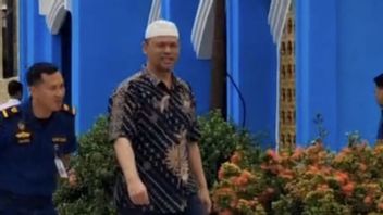 نقل ضباط شرطة إلى سجن منفصل بعد إلقاء القبض على متاجر القهوة