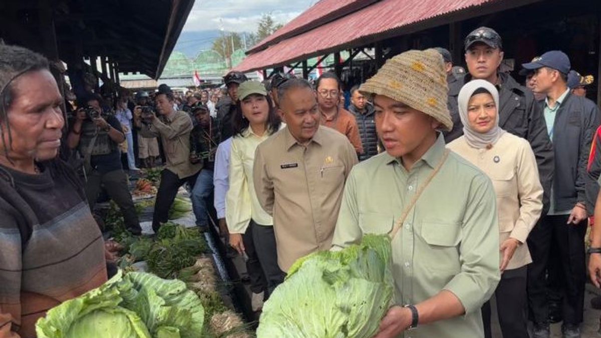 Gibran Wearing a Fisherman's Hat Given by Mama Pedagang when Visiting the Market in Wamena