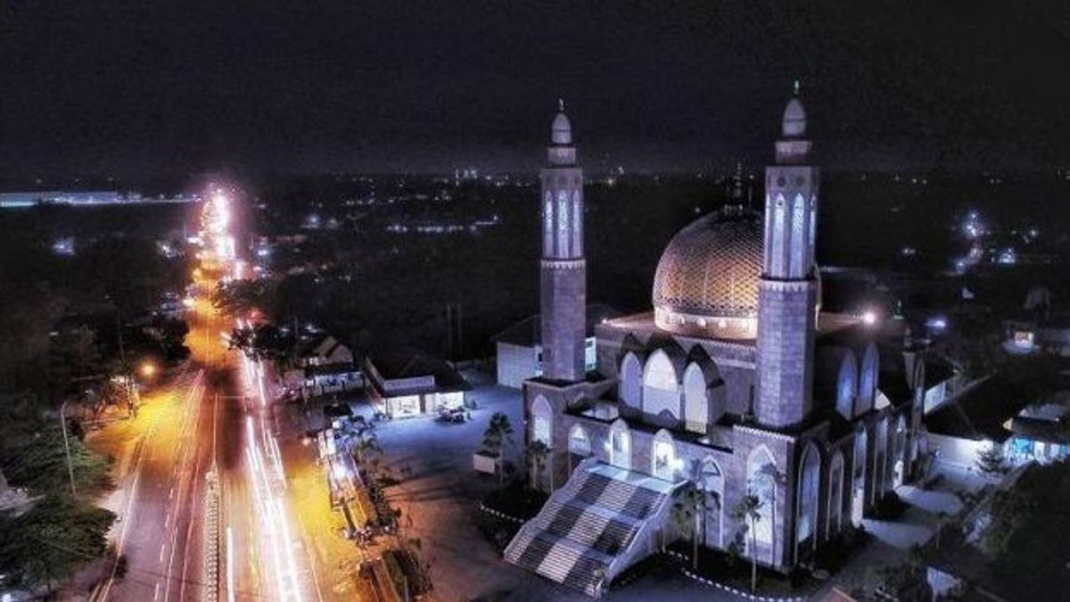 مهرجان البنجري في جاوة الشرقية يقام في مسجد مويلدوكو في مسجد مويلدوكو