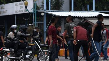 警方在BKT Rorotan Jakut寻找斗殴的视频制作者
