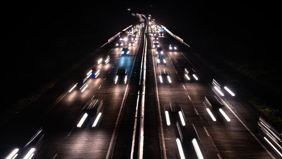 Total Congestion On The Cipularang Toll Road Tonight, The Cause Of The Car On Fire