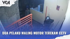 VIDEO: Satroni Rumah Warga di Gang Sempit, Dua Maling Motor Terekam Kamera CCTV