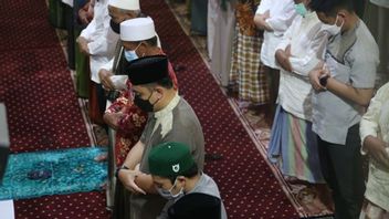 Kegiatan Walkot Eri Cahyadi: Salat Tarawih Keliling Jelajah Masjid di Surabaya