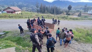 Residents In Ilaga Papua Shot On The Terrace Of The House, There Are 2 Perpetrators Wearing Purple Stripes Allegedly KKB Leader Numbuk Telenggen