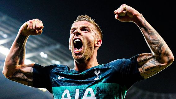 Bantu Korban COVID-19, Toby Alderweireld Sumbangkan Komputer Tablet ke Rumah Sakit