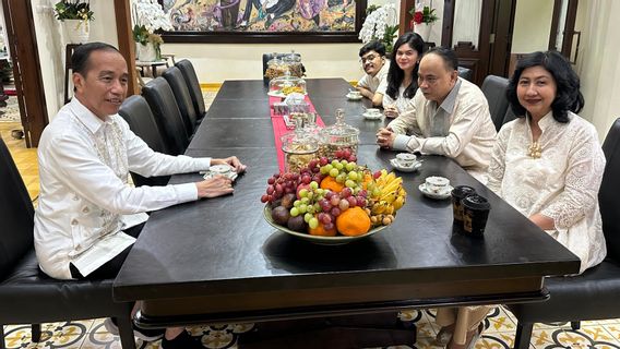 佐科威支持为村庄高层建立80,000个红白科普德斯