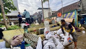 Bey Minta Wali Kota Bandung Tangani Cepat Tanggul Jebol Cikapundung