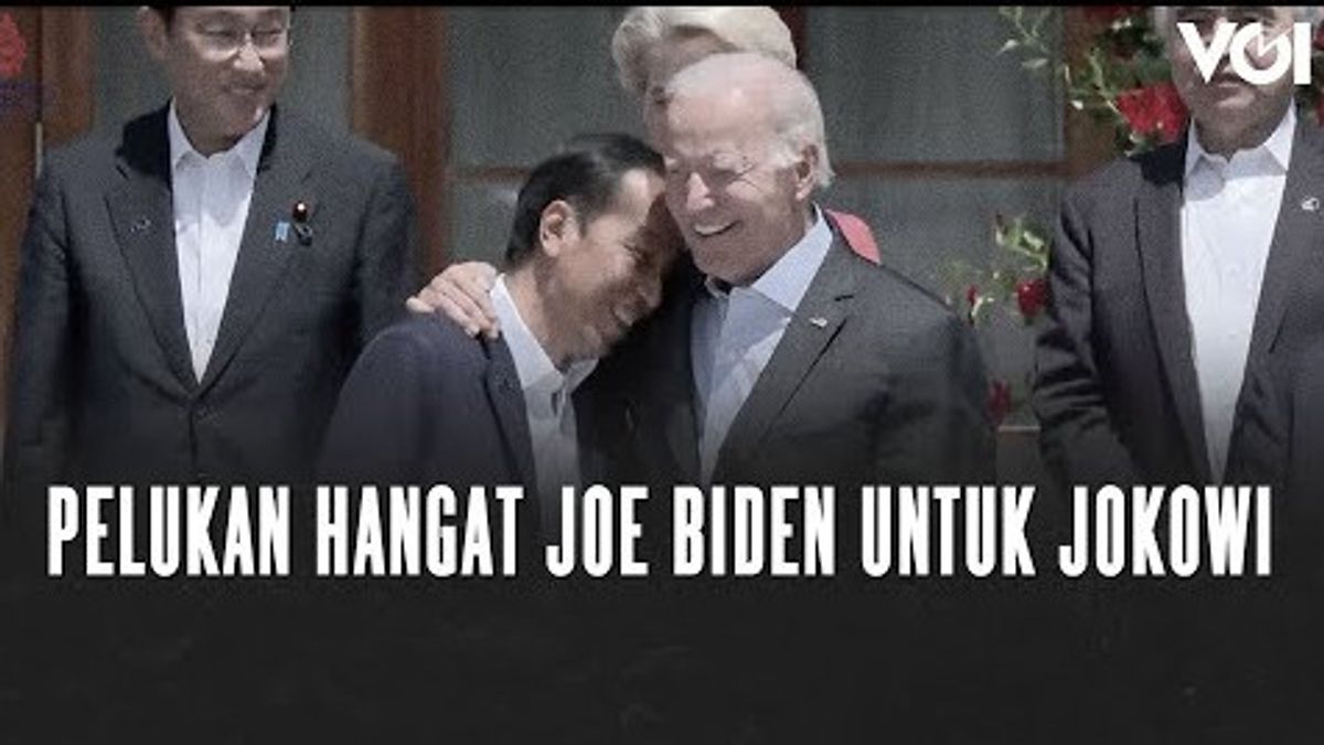 VIDEO: This Is The Moment Jokowi Embraced By Joe Biden During The G7 Summit Photo Session