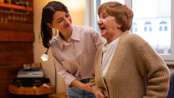 » La solitude tue, les raisons pour lesquelles les personnes âgées devraient se rendre au moins une fois par semaine