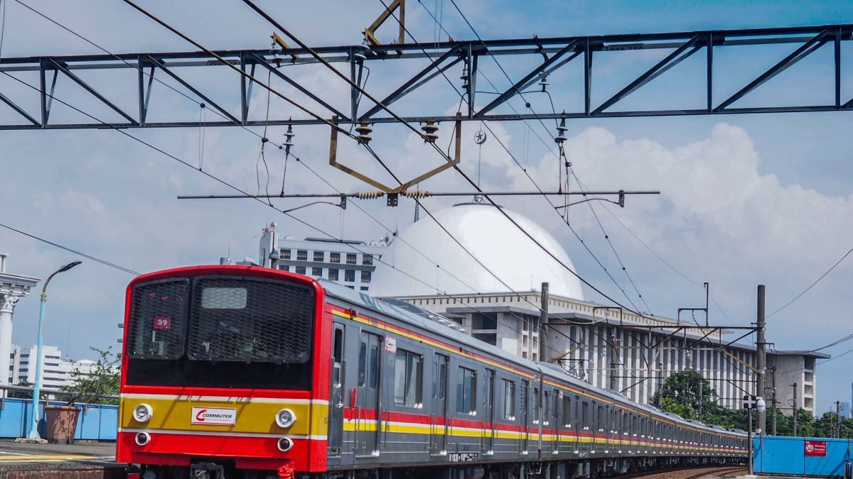 Riding The Jabodetabek KRL During The Prabowo-Gibran Inauguration, Just Pay Rp1