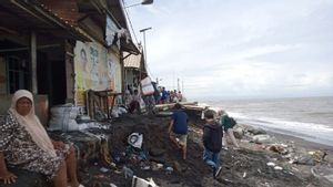 Rumah 22 KK Nelayan di Bintaro Rusak Disapu Gelombang Pasang, Dinsos Dirikan Dapur Umum