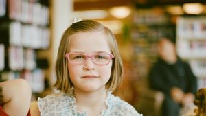 Kenali 4 Tanda Anak Butuh Pakai Kacamata