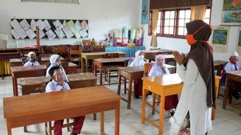 Encore Peu D’élèves Autorisés à étudier à L’école, Le Sous-gouverneur Du DKI Convaincu Que Les Parents Réaliseront Que L’apprentissage En Personne Est Meilleur