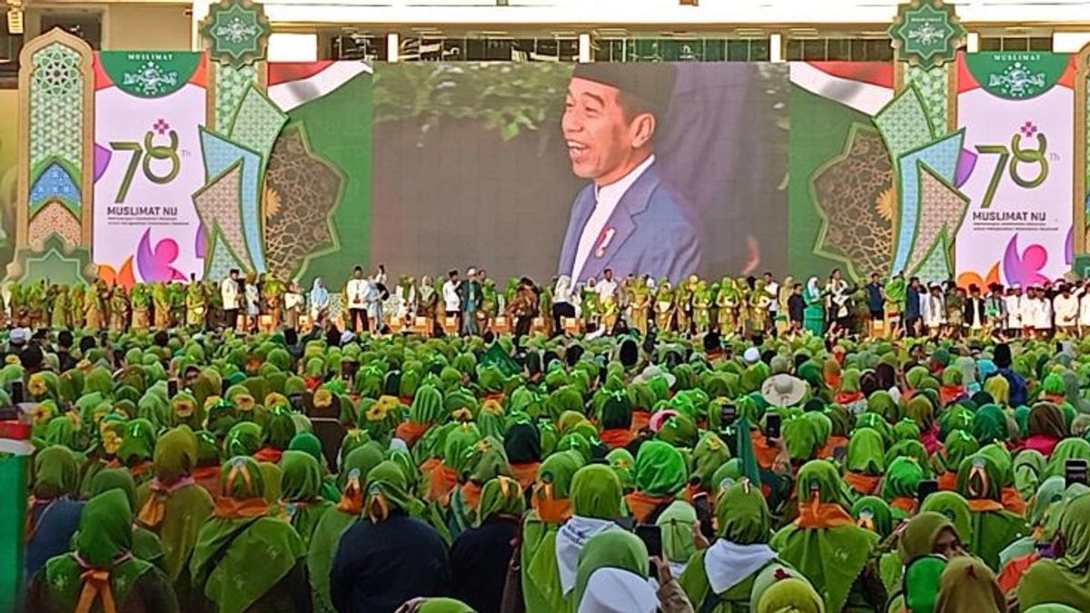 Attending The 78th Harlah Of The NU Muslimat, The President Wears Sarongs And Kopiahs