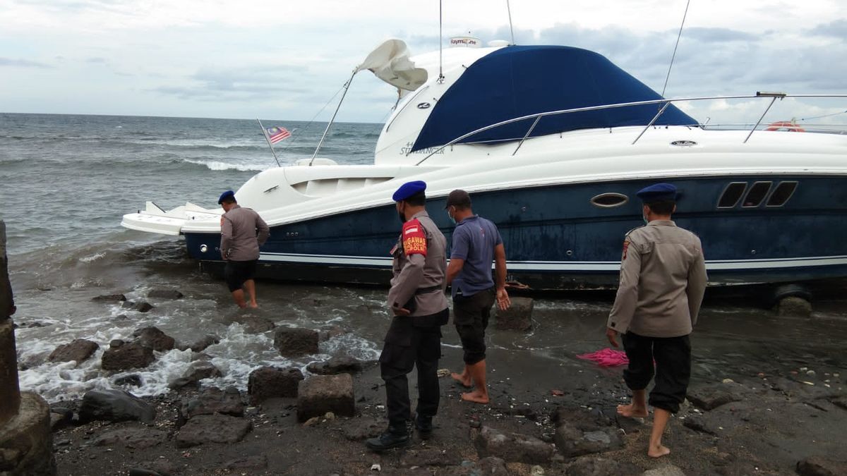The Malaysian-flagged Yacht Ship Stranded In Buleleng Apparently Belongs To The Boss Of The Lovina Bali Resort