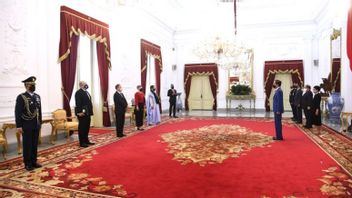 乔科维总统获得4位友好国家大使的证书