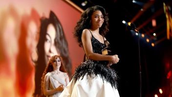 オリビア・ディーンがベスト・ニュー・アーティスト部門で初のグラミー賞を持ち帰る