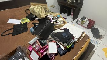منزل فاخر في كيبون جيروك وصول اللصوص والعملة والمجوهرات الذهبية بقيمة مئات الملايين من المفقودين
