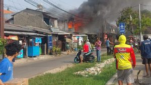 Cibubur Jaktim Bengkel的火灾,7个Damkar单位被部署