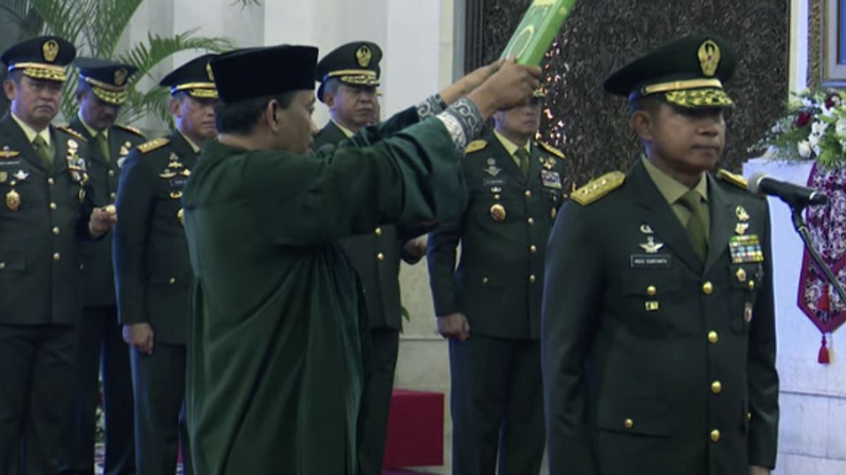 Jokowi Lantik Jenderal Agus Subiyanto Sebagai KSAD Gantikan Jenderal Dudung